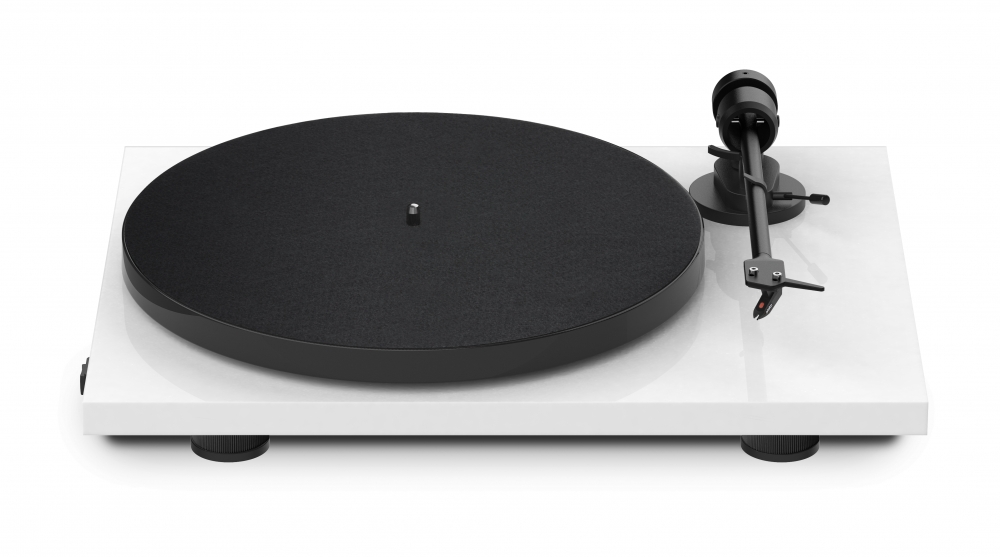 Bild 1 von Pro-Ject E1. Guter Einstiegs-Plattenspieler im edlen Hochglanzlack. MM-System von Audio Technica!!